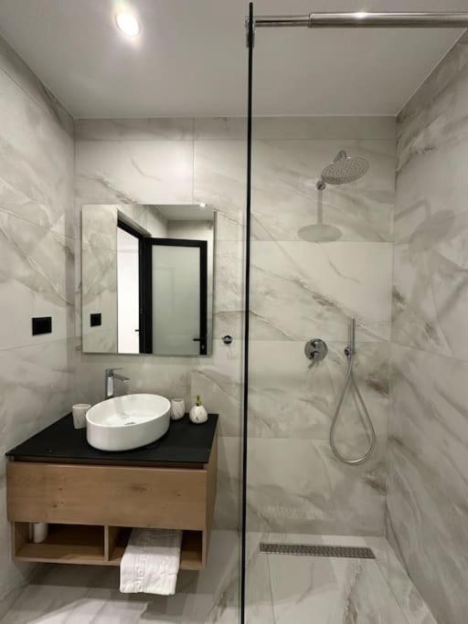 Elegant Studio - Tirana City Center Bagian luar foto